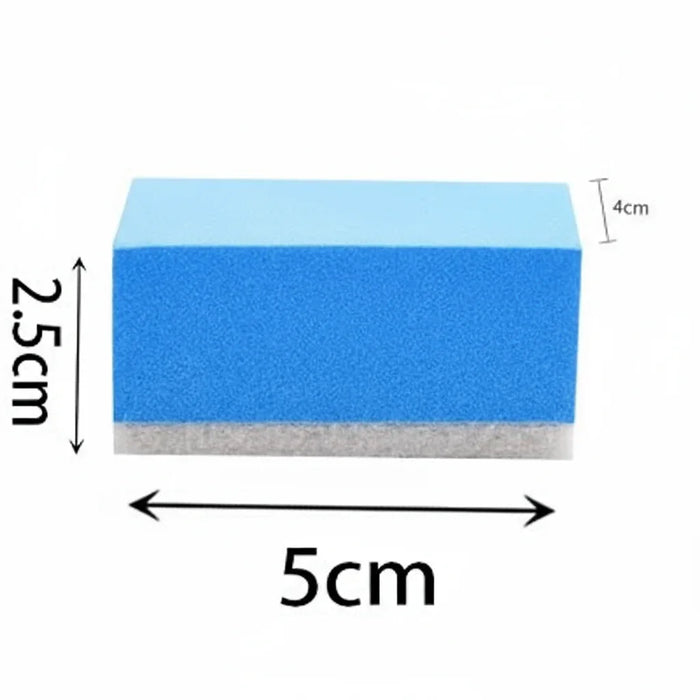 Esponja retangular azul com dimensões 5x4x2,5cm, produto de limpeza doméstica.