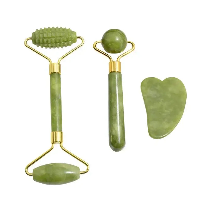 Kit massageador facial de jade verde com roller duplo, roller esférico e pedra gua sha.