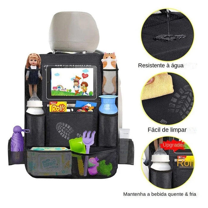 Organizador de carro preto com múltiplos bolsos, resistente à água, fácil de limpar, com brinquedos, mamadeira, garrafa e tablet.